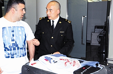 “中国开放的大门不会关闭，只会越开越大”