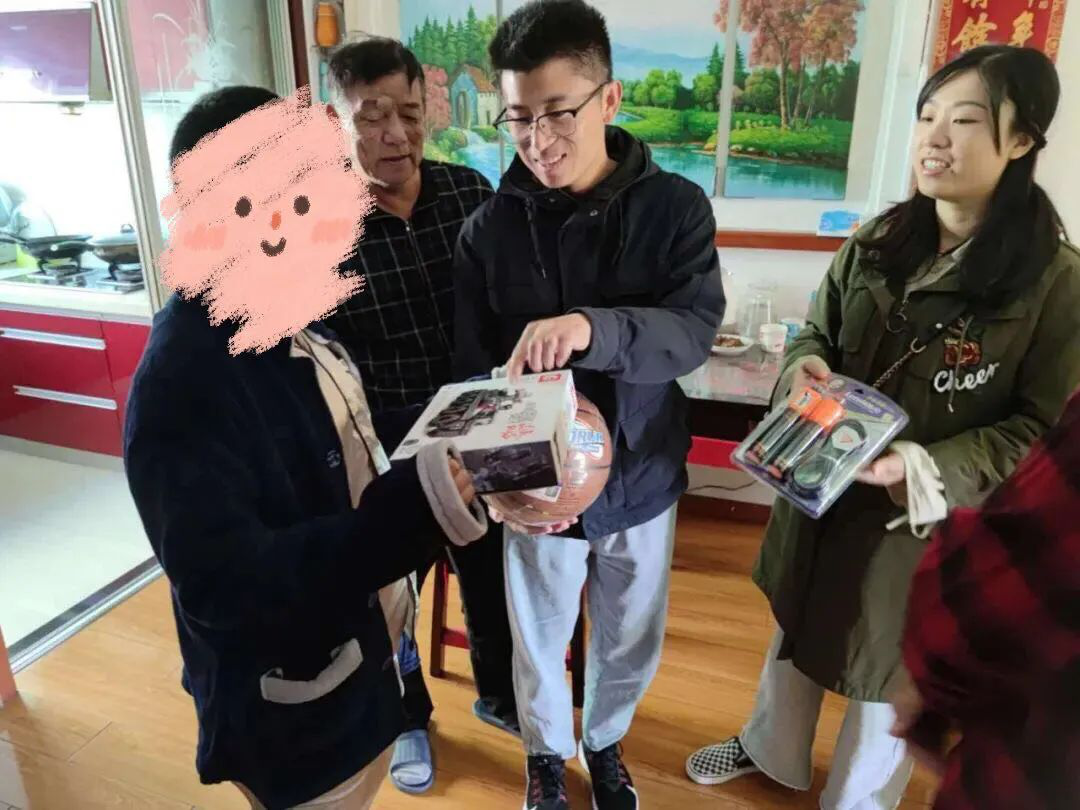 关爱留守老人儿童，岱山青年在行动