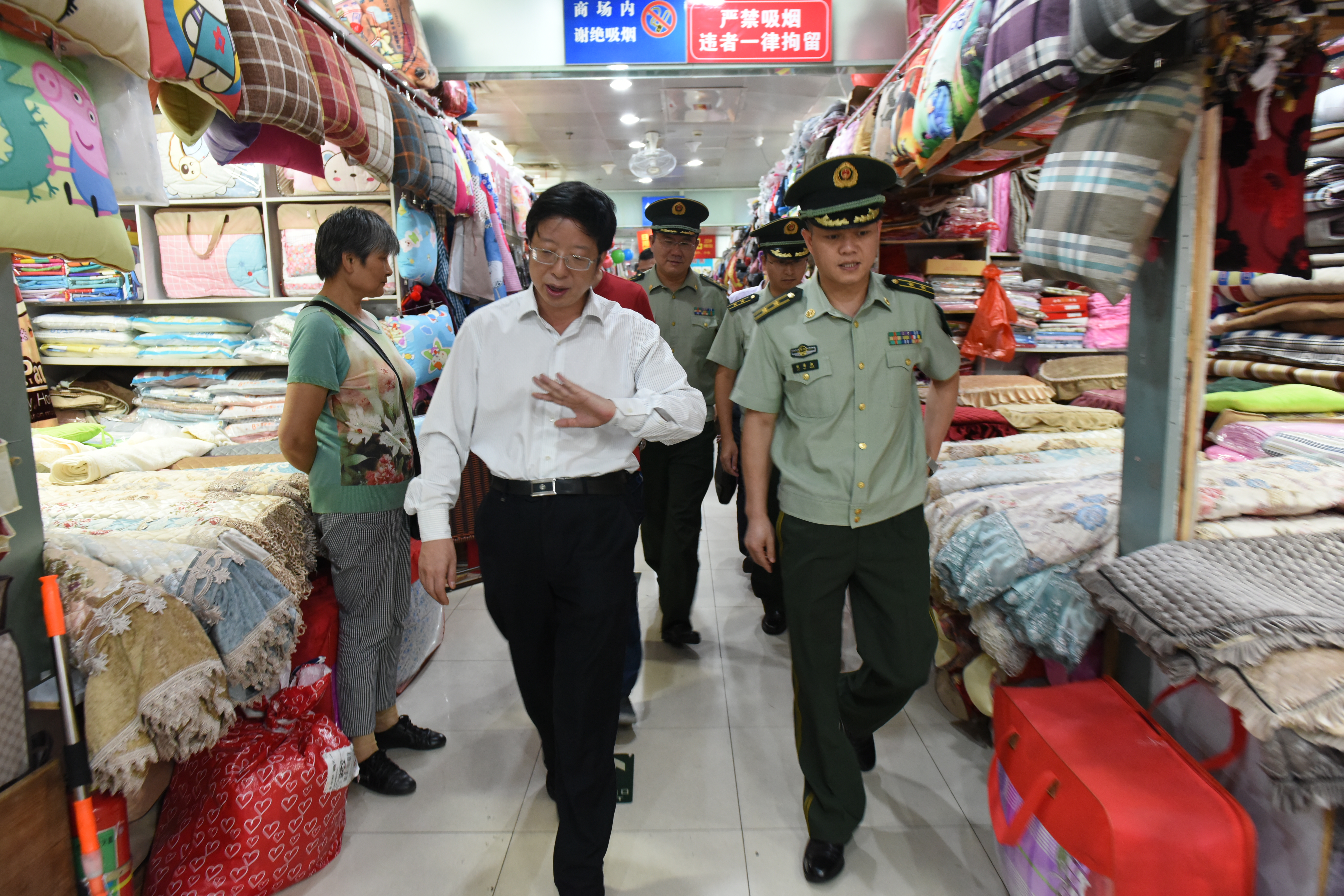 钱三雄调研平安创建工作