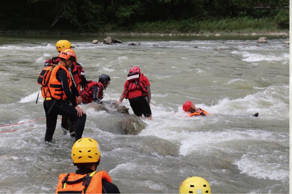 救援演练.jpg 救援演练.jpg
