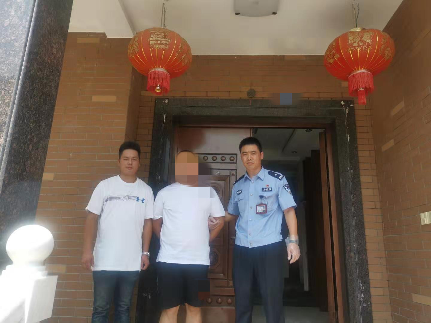 临安警方抓获嫌疑人.jpg 临安警方抓获嫌疑人.jpg